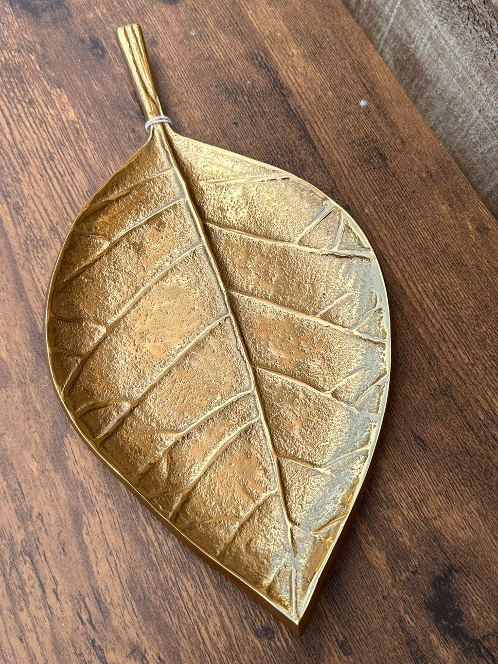 Gold Leaf-Shaped Trinket Dish – 31.5 x 16cm